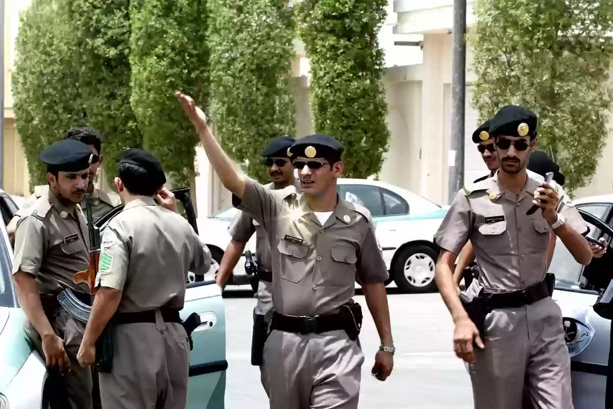 فرحة عارمة واحتفال مهيب من رجال الأمن بعد انتهاء مهمتهم بموسم رمضان