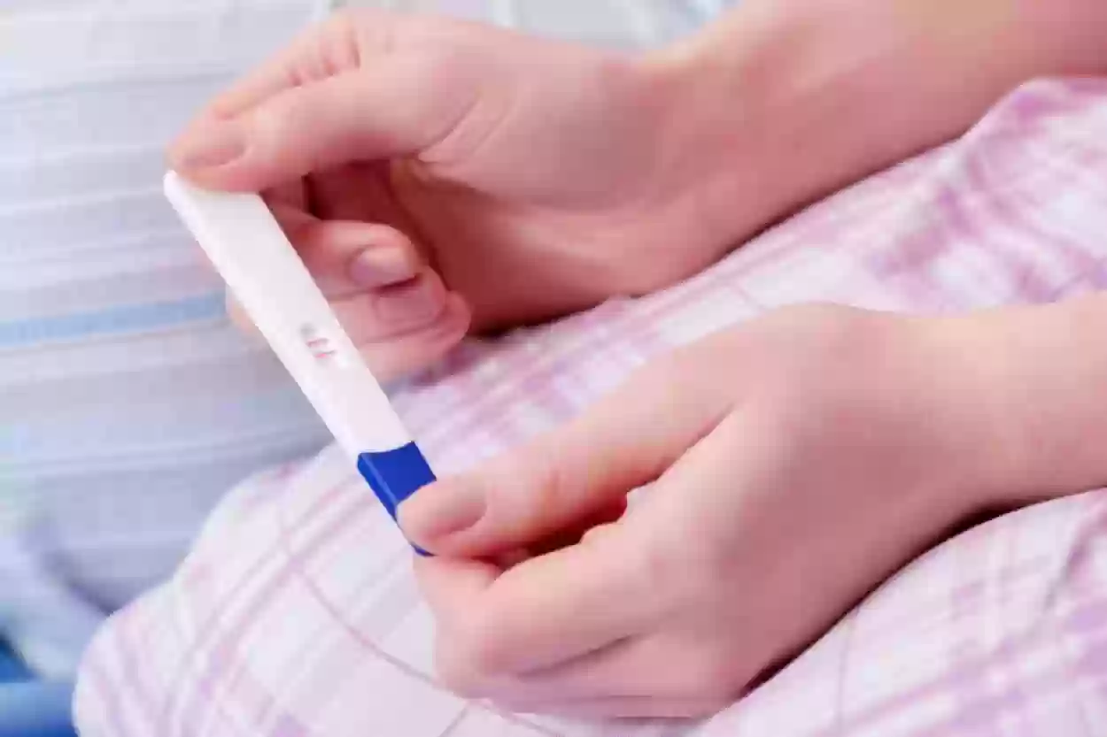 ما الاعراض التي تشعر بها الحامل في الشهر الاول؟